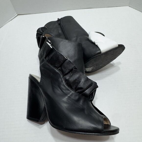 Jeffrey Campbell Sz 7 Black White Ruffle Boot Heel Boho Ankle Peep Toe Bootie - Picture 5 of 16